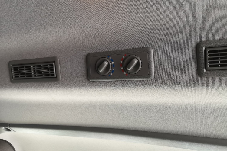 pronájem devítimístné dodávky autopůjčovna Olomouc