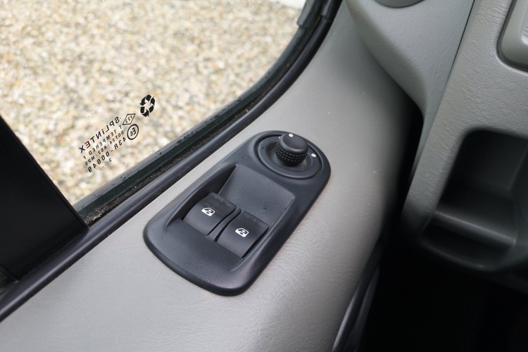 pronájem devítimístné dodávky autopůjčovna Olomouc
