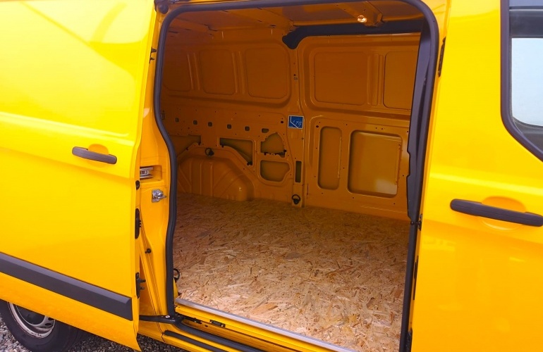 Pronájem dodávky Ford Transit Custom L2H1 Autopůjčovna Olomouc