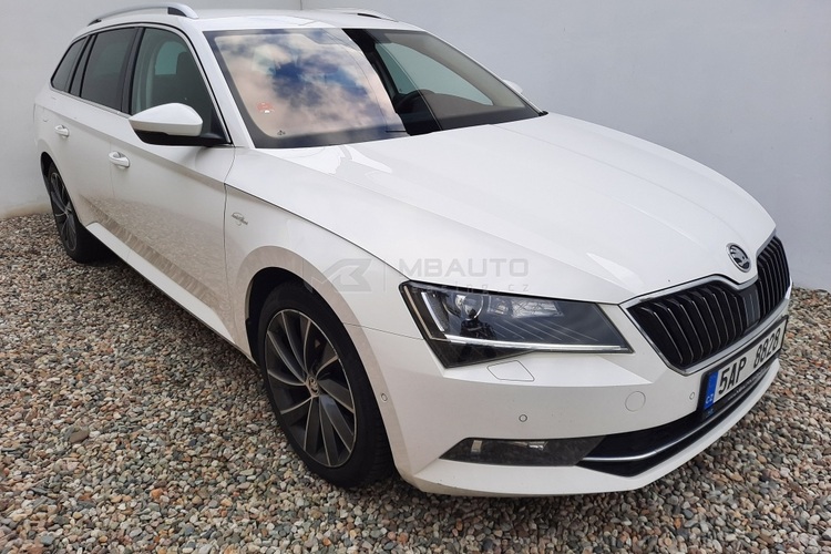 pronájem Škoda Superb autopůjčovna Olomouc