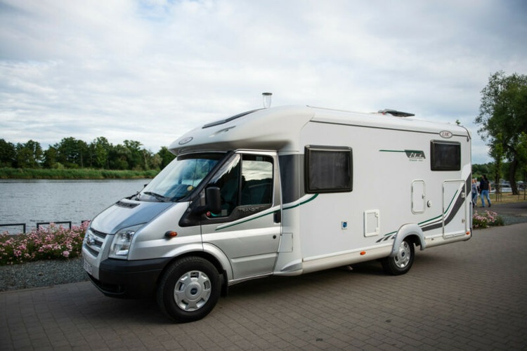 Obytna dodávka Ford Transit LMC