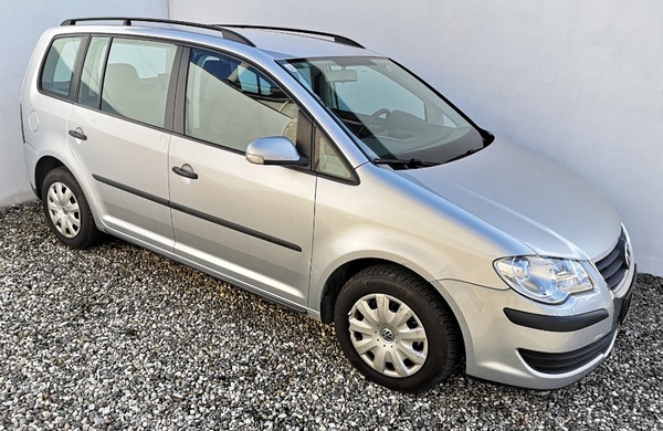 VW Touran 2,0 TDi 7 míst